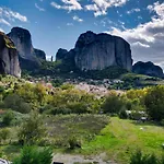 فندق Spartacus House 3*