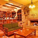 Spartacus House מלון