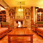 Spartacus House מלון