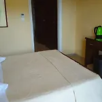 Spartacus House מלון 3*