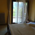 Spartacus House מלון