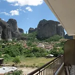 Spartacus House מלון