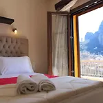 Spartacus House 3*