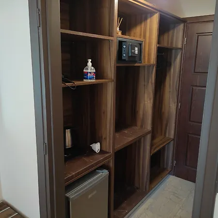 Spartacus House 3*