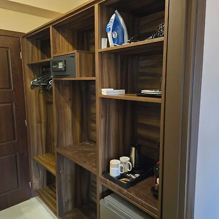 فندق Spartacus House