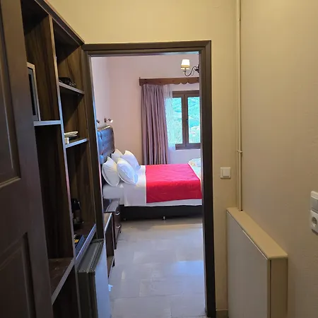Spartacus House Hotel 3*