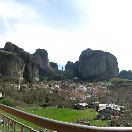 فندق Spartacus House 3*