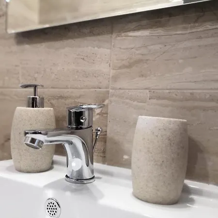 Spartacus House فندق كالامباكا