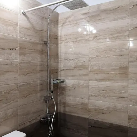 فندق Spartacus House 3*